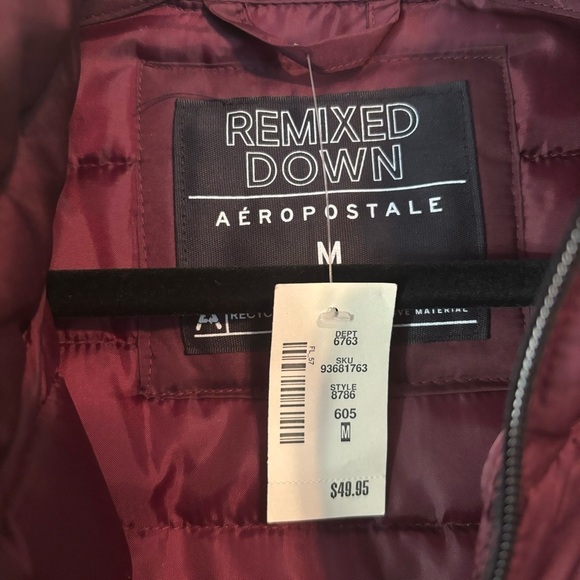 Aeropostale NWT Recycled Down Vest Burgundy Size Medium - Picture 5 of 7